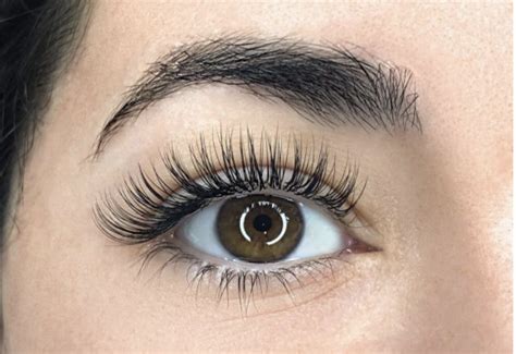 The Power of Magical Eyelash Adhesive: How It Can Boost Your Confidence